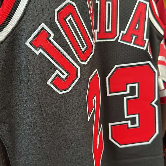 Michael Jordan Chicago Bulls Mitchell & Ness 1997-98 Authentic Jersey - 44 Large - Picture 8 of 9